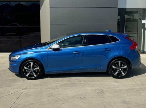 Volvo V40 T3 AT6 R-DESIGN