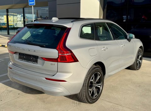 Volvo XC60 B4 FWD AT8 MOMENTUM PRO