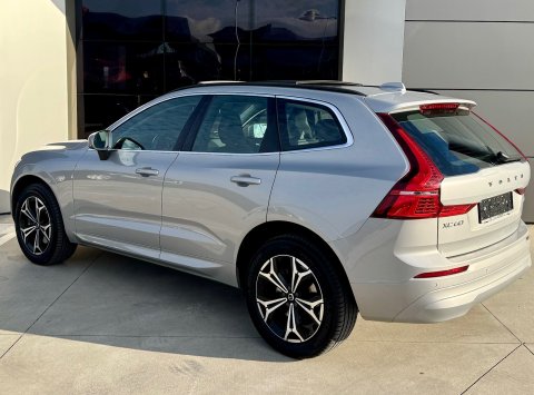 Volvo XC60 B4 FWD AT8 MOMENTUM PRO